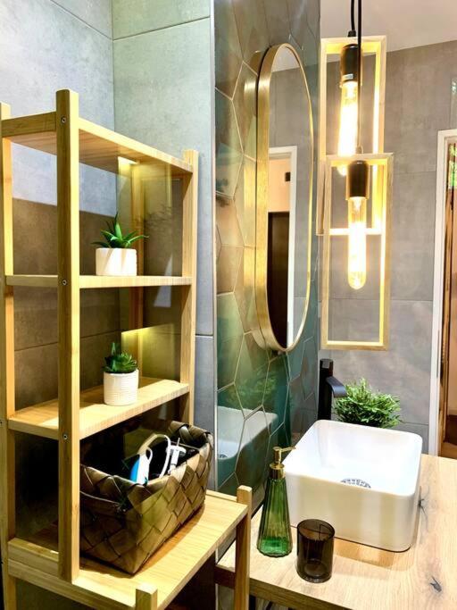 شقة Heart Of The City - Modern Studio With Balcony بوخارست المظهر الخارجي الصورة