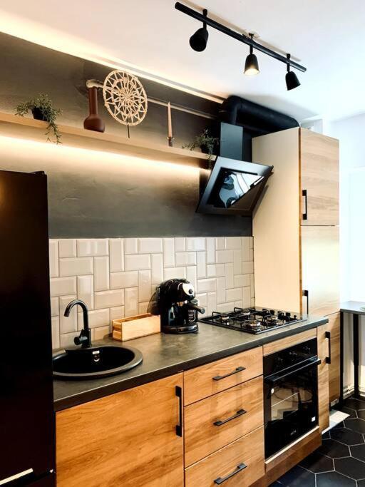 شقة Heart Of The City - Modern Studio With Balcony بوخارست المظهر الخارجي الصورة